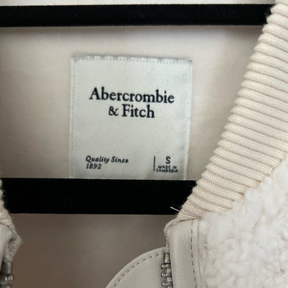 Abercrombie Oversized Sherpa Bomber Jacket - Picture 6 of 9